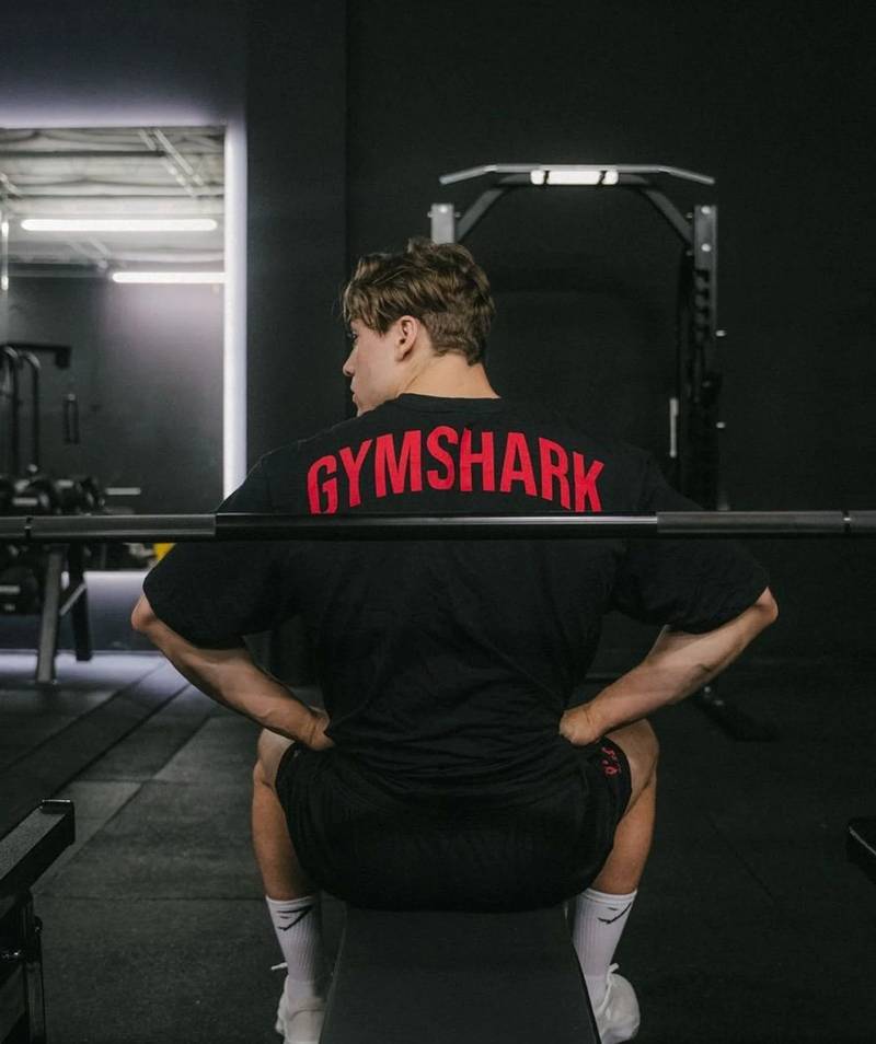 Power Tshirt Black / red letters Gymshark